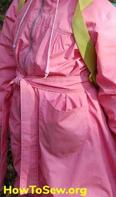 Детский плащ для девочки розового цвета с оригинальным капюшоном
