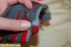 How to sew light winter gloves